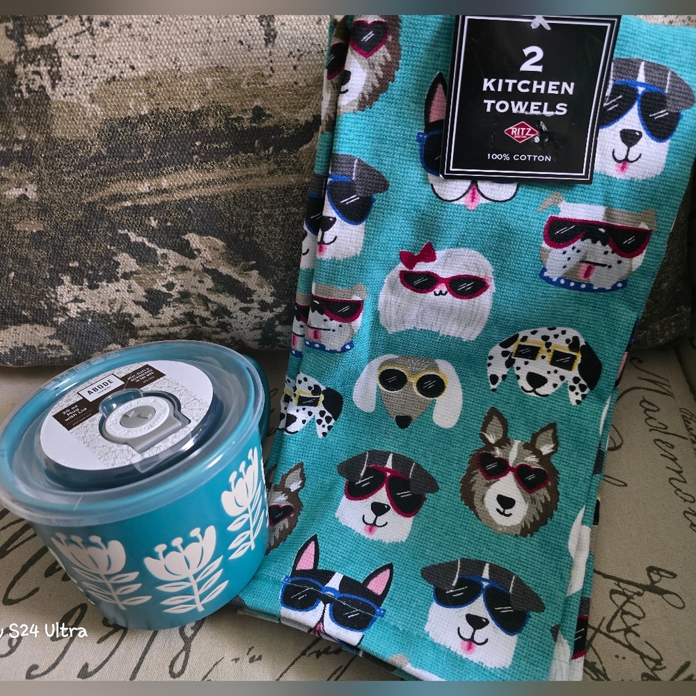 20oz Souper Stoneware Mug & 2pk Dog Decor Kitchen Towels NEW